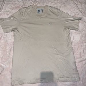 Men’s Medium Adidas Beige T-Shirt
